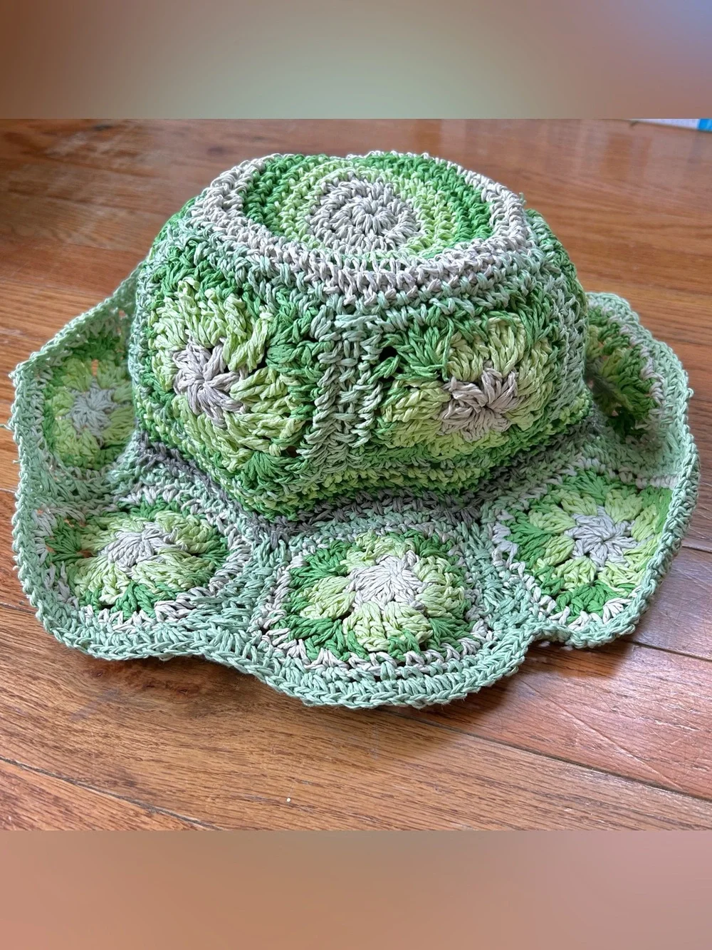 Steve Madden Boho Bucket Hat Granny Square Paper Yarn Festival Y2K Green White
